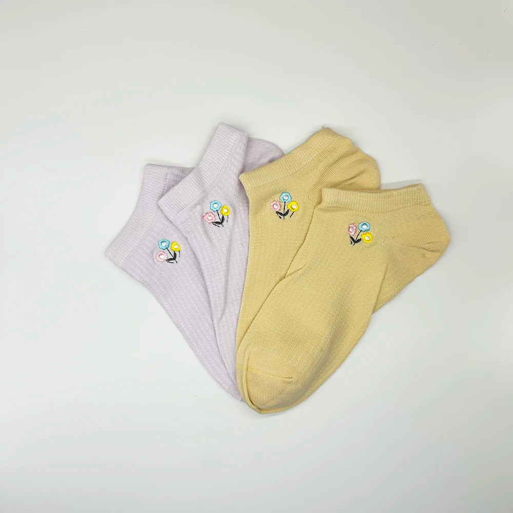 4 Pairs Cotton Women's Boat Socks No Show Socks Set for Lady White Invisible Cotton Socks Pack Pink Black Breathable Summer